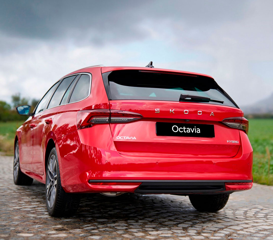 Škoda Octavia стала першою повністю гібридною моделлю бренду